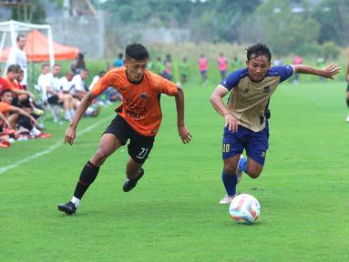 Pemain Persija Jakarta, Dony Tri Pamungkas, saat melawan Persikota Tangerang dalam uji coba di Nirwana Park, Sawangan, Depok, Kamis (15/2/2024). Macan Kemayoran menang dengan skor 3-1. (Bola.com/M Iqbal Ichsan)