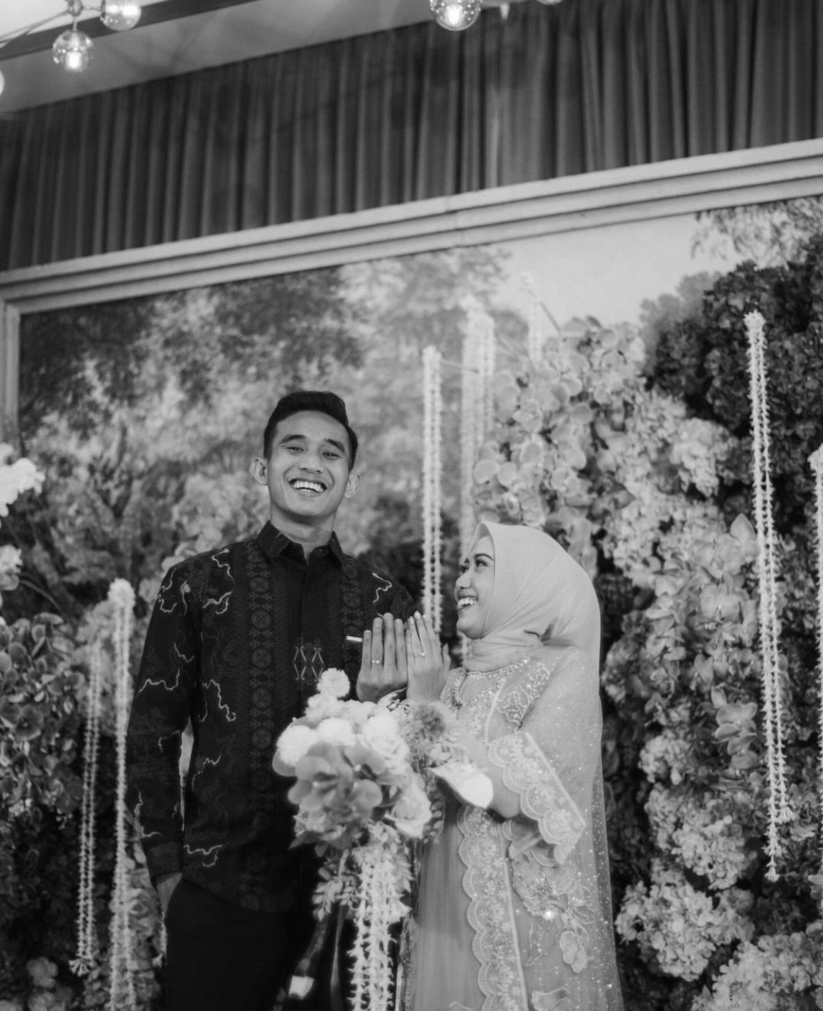 7 Potret Rizky Ridho Melamar Kekasihnya, Sendy Aulia, Tuai Dukungan dari Netizen dan Timnas