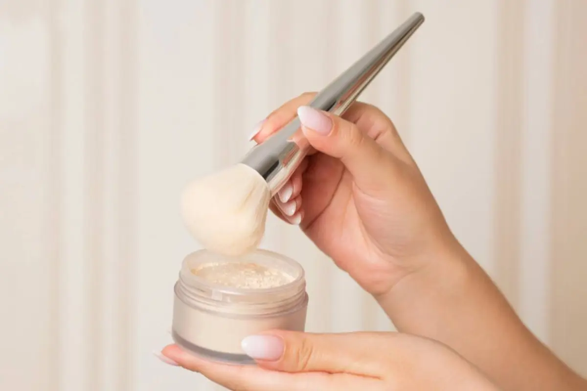 Bye Makeup Cakey, Ini Setting Powder Viral yang Bikin Tampilan Makin Flawless