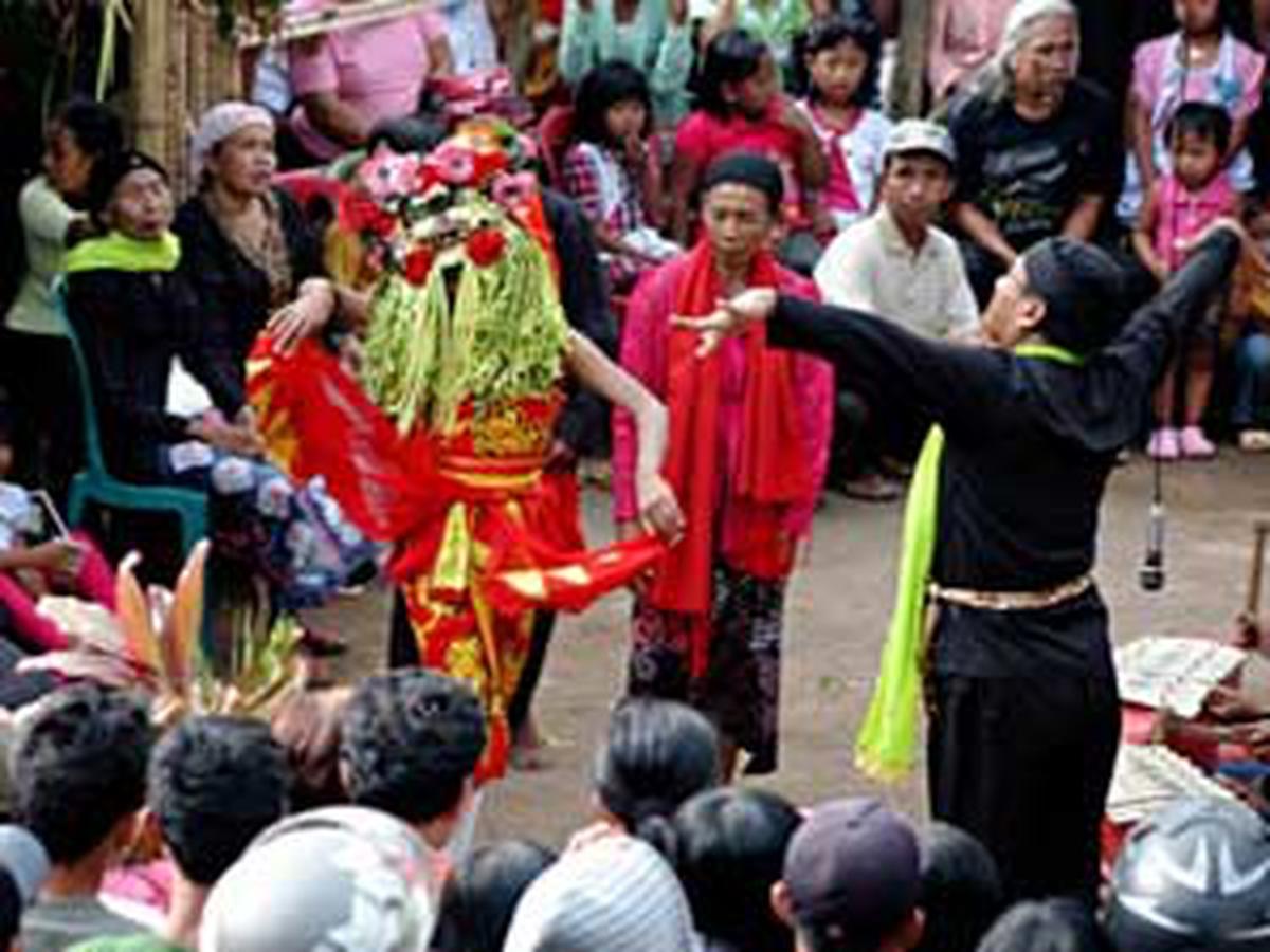 5 Fakta Menarik Tari Seblang Khas Banyuwangi Jawa Timur Surabaya Liputan6 Com