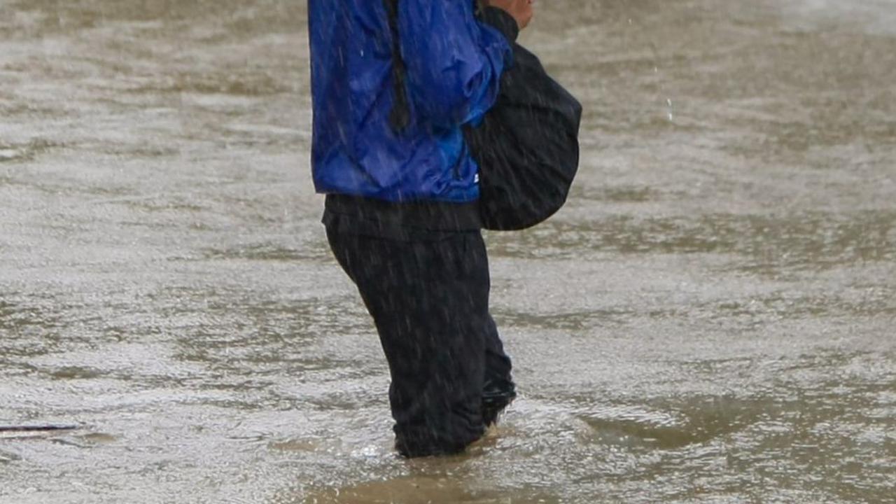 Ketinggian banjir yang merendam kawasan Cempaka Putih ini mencapai 70 cm. Merdeka.com/Arie Basuki