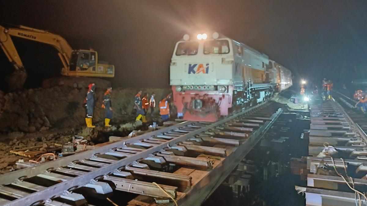 Banjir di Grobogan Bikin Perjalanan KA Jalur Utara Terganggu