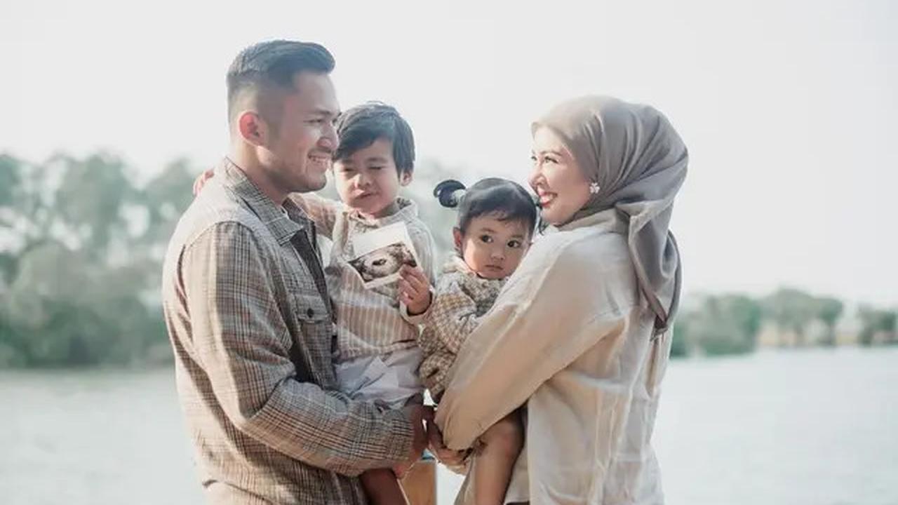 7 Potret Kesha Ratuliu Umumkan Hamil Anak Ketiga, KB IUD Bermasalah
