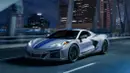 Chevrolet Corvette E-Ray merupakan varian terbaru dari Chevy Corvette berkode C8. Khusus tipe E-Ray sudah menggunakan mesin 6.200cc V8 yang digabungkan dengan motor listrik, alhasil tenaga puncaknya mencapai 655 Hp. Selain dapur pacu, perbedaan lain dari versi biasa adalah penggunaan body kit yang lebih agresif. (Source: caranddriver.com)