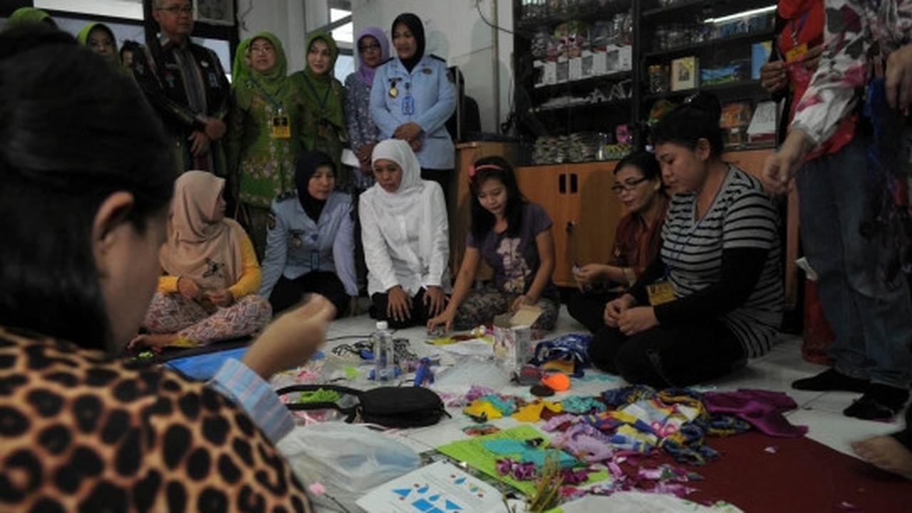 Menteri Khofifah tinjau kegiatan napi wanita di Lapas Pondok Bambu