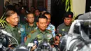 Panglima TNI Jenderal Moeldoko memberikan keterangan pers usai peluncuran buku ‘TNI dan Air Asia QZ8501’, Mabes TNI Cilangkap, Jakarta, Selasa (5/5/2015). (Liputan6.com/Yoppy Renato)