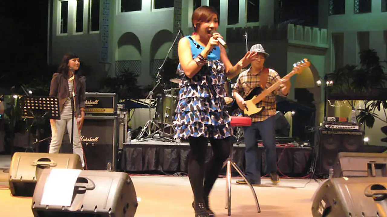 ten2five-perform-140204b.jpg