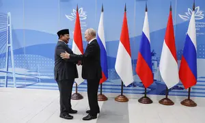 Presiden Prabowo Subianto  dan Presiden Rusia Vladimir Putin mengadakan pertemuan di sela-sela Forum Ekonomi Timur di Vladivostok, Kamis, 3 September 2026. (AFP/  Vyacheslav Prokofyev/ Pool)