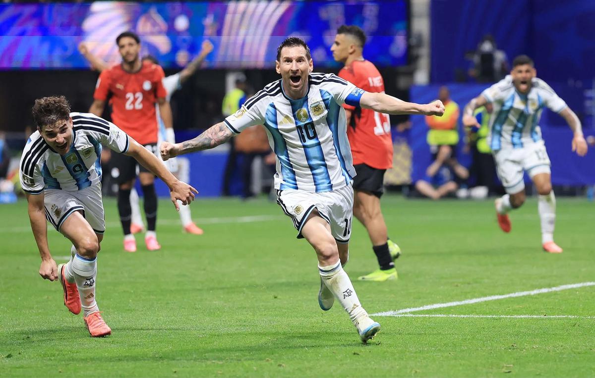FOTO: Ketinggalan Dua Gol,  Argentina Cetak Remontada Dramatis