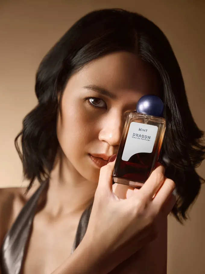 Rahasia Laura Basuki Tampil Menawan di Hari Raya Imlek 2024, Pakai Parfum Aroma Naga yang Memikat