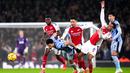 Tuan rumah berbalik unggul berkat gol-gol yang lahir dari bunuh diri Dominic Solanke serta tembakan Leandro Trossard. (Bradley Collyer/PA via AP)