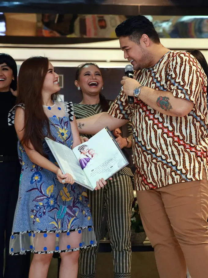 [Bintang] Ivan Gunawan - Ayu Ting Ting