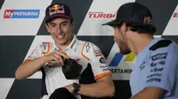 Marc Marquez pun segera dilarikan ke rumah sakit terdekat dan mundur dari balapan utama. Tim medis mengonfirmasi ia menderita gegar otak ringan dan memar. Setelah tiba di Spanyol ia divonis menderita diplopia atau penglihatan ganda yang ketiga kali. (AP/Achmad Ibrahim)