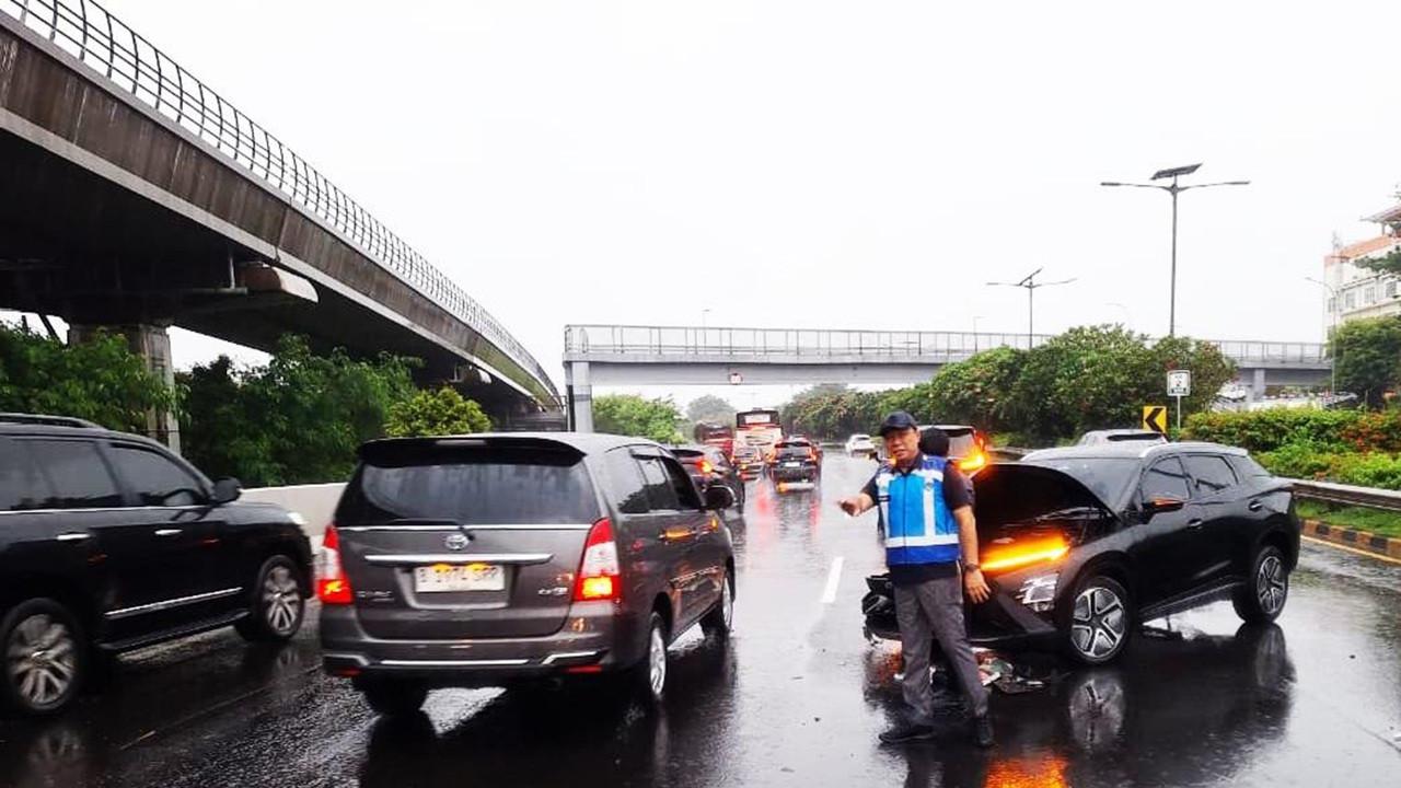 Kecelakaan di Tol Dalam Kota, Dirut Jasa Marga Ikut Bantu Penanganan Korban