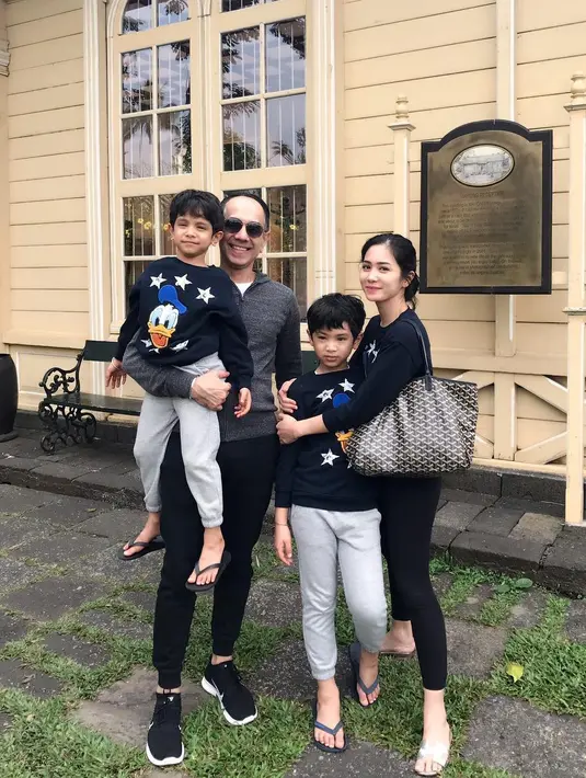 Bunga Zainal dan Sukhdev Singh