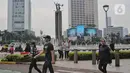 Aktivitas warga di kawasan Bundaran Hotel Indonesia (HI) Jakarta, Minggu (13/10/2024). (Liputan6.com/Angga Yuniar)