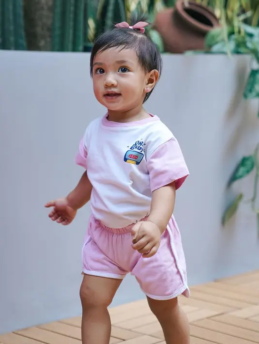 "Amar Zoni versi cewek," tulis sifa2402. "Ammar Zoni versi cewek," tulis mayapitasari. "Gemeshh bangettt siyyy kamuu..," tulis Asmirandah. [Instagram/_irishbella_]