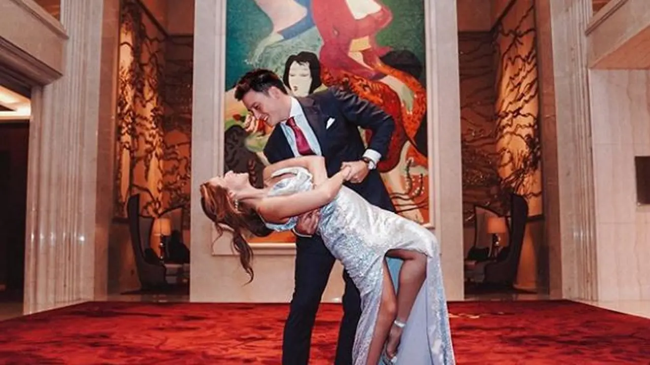 Mike Lewis dan kekasih (Foto: Instagram/@mike_lewis)