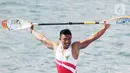 Atlet kano Indonesia, Maizir Ryondra, melakukan selebrasi usai tampil pada nomor Men's K1 1000 meter SEA Games 2019 di Subic Bay, Filipina, Jumat (6/12/2019). Maizir berhasil meraih medali emas dengan catatan waktu 3 menit 55,841 detik. (Bola.com/M Iqbal Ichsan)