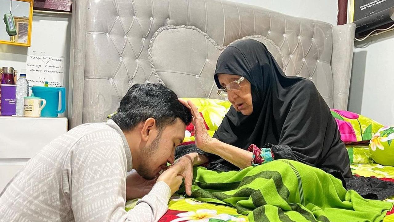 Annisa merupakan keturunan Nabi Muhammad yang memiliki kebiasaan baik.
