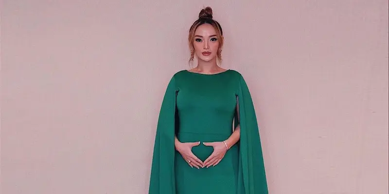 Penampilan Zaskia Gotik Saat Hamil Anak Kedua, Makin Cantik