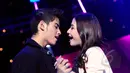 Penampilan Aliando Syarief dan Prilly Latuconsina di malam Grand Final Ganteng Ganteng Serigala (GGS) Mencari Bintang di Studio Emtek, Jakarta, Rabu (15/4/2015).(Liputan6.com/Faisal R Syam)