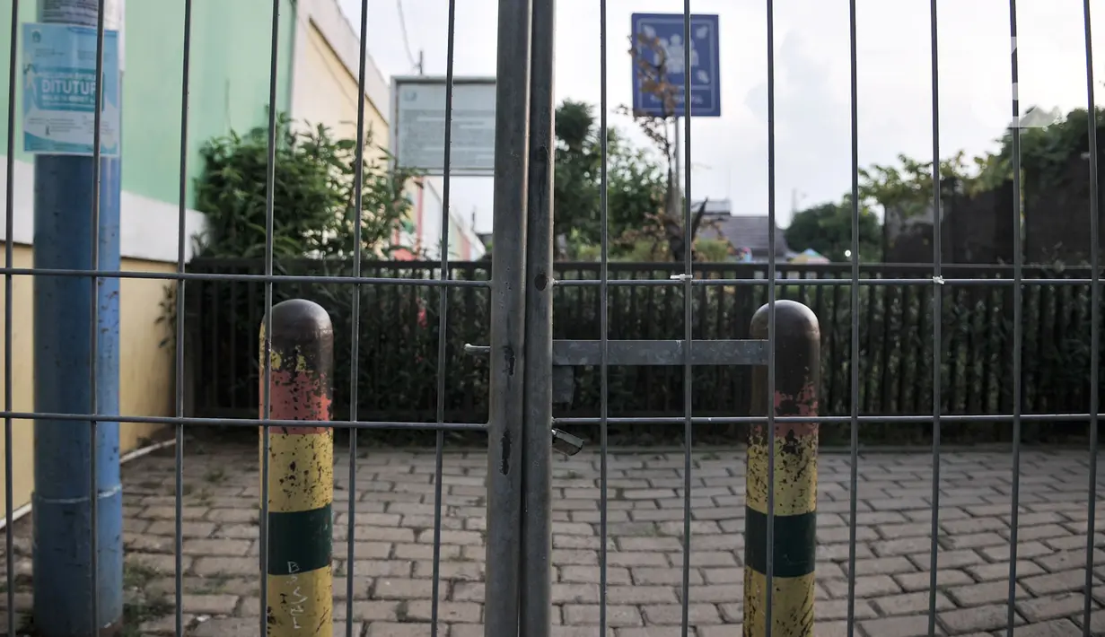 Suasana Ruang Publik Terpadu Ramah Anak (RPTRA) Utakara Beriman, Jakarta, Senin (8/6/2020). Sebelumnya Gubernur Anies Baswedan mengumumkan akan memebuka kembali  RPTRA untuk umum saat masa PSBB Transisi. (merdeka.com/Iqbal S Nugroho)