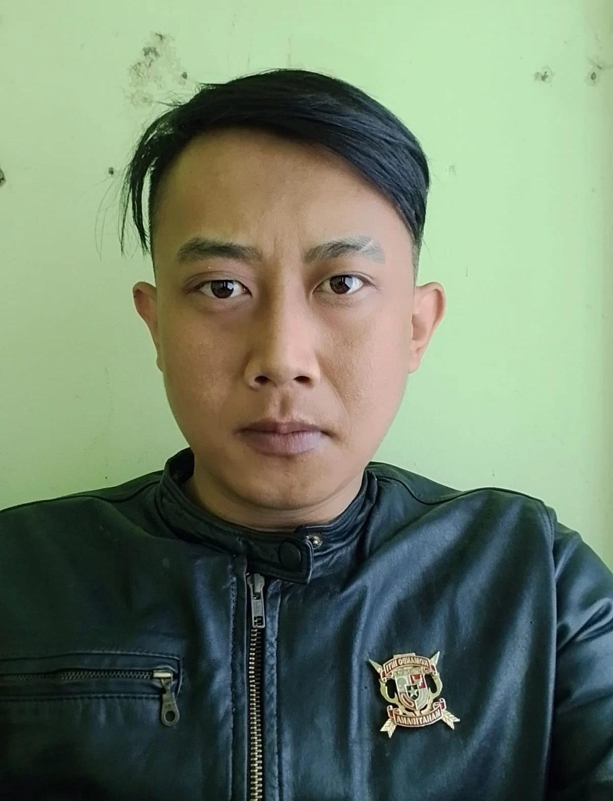 Tampang pria yang diduga menyekap dan menganiaya kekasihnya selama 3 tahun di Bandung.