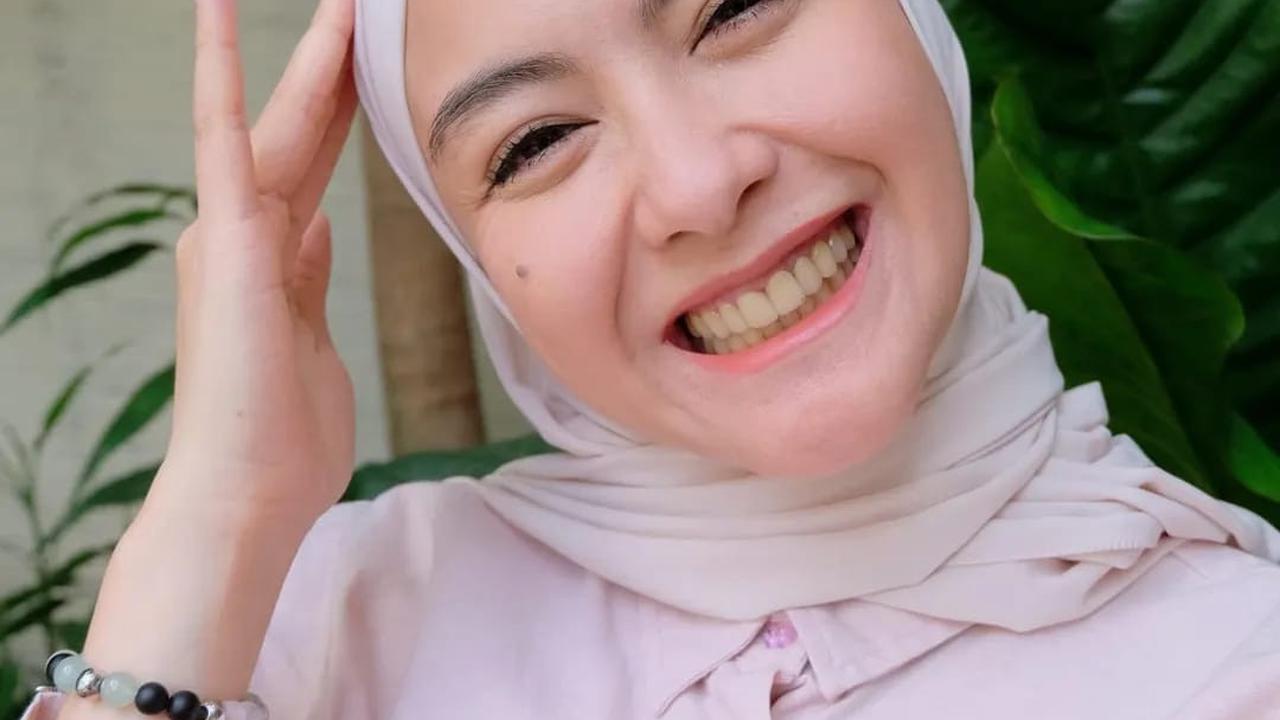 5 Foto Selfie Revalina S Temat saat Nunggu Buka, Cantiknya Terus Terusan