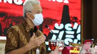 Gubernur Jawa Tengah Ganjar Pranowo usul pada pemerintah pusat agar menyerahkan pertanggungjawaban vaksinasi kepada Gubernur. Sehingga percepatan vaksinasi lebih tepat dan sesuai dengan kebutuhan wilayah.