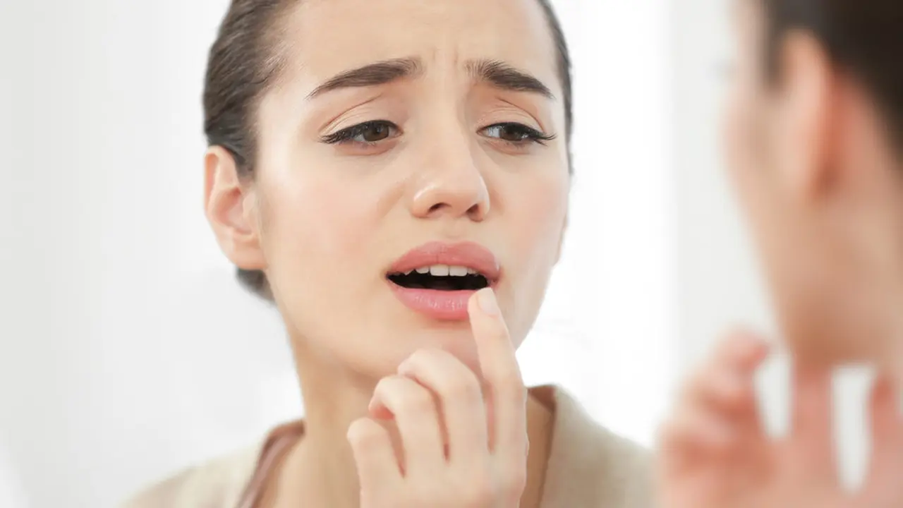 10 Penyebab Bibir Kering dan Pecah-Pecah yang Jarang Disadari Beserta Cara Mudah untuk Mengatasinya