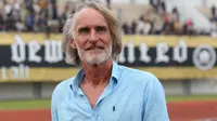 Pelatih kepala Dewa United, Jan Olde Riekerink setelah laga pekan pertama BRI Liga 1 2023/2024 antara Dewa United melawan Arema FC di Stadion Indomilk, Tangerang, Minggu (02/07/2023). (Bola.com/Bagaskara Lazuardi)
