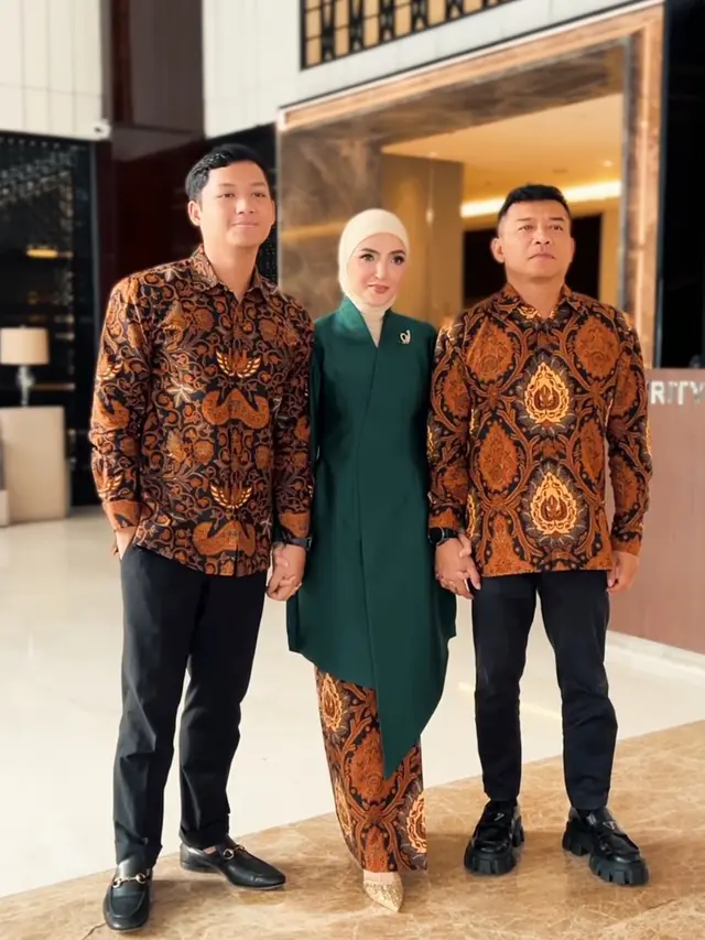 Ashanty saat Wisuda Menyandang Gelar Doktor. [@ashanty_ash]