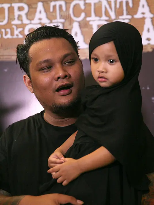 Kabar bubar sempat mewarnai saat Virgoun tampil sebagai solois. Namun kabar itu terbantahkan lantaran Virgoun dan band Last Child manggung di Korea Selatan. (Nurwahyunan/Bintang.com)