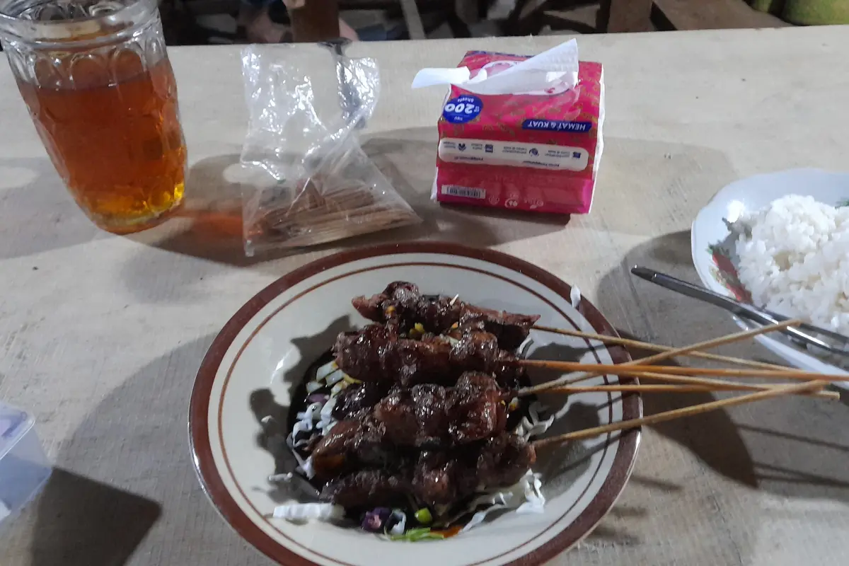 Warung sate kambing milik Panijem.