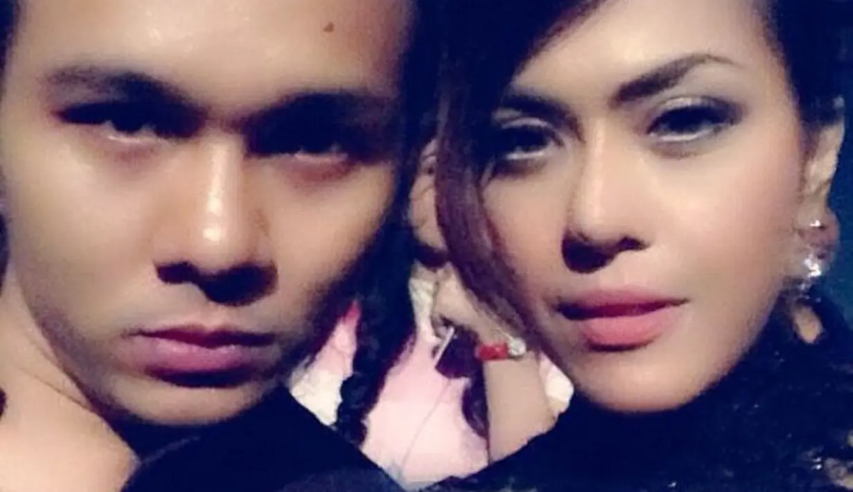 Usai mengisi acara tersebut, tanpa sengaja perjalanan pulang dari Osaka menuju Tokyo keduanya duduk bersebelahan. Selama perjalanan keduanya mulai berkenalan dan saling ngobrol. (dok. Keluarga)