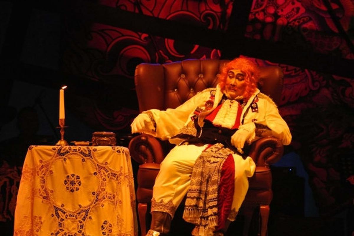 Menyaksikan kehidupan kota korup di panggung Teater Koma