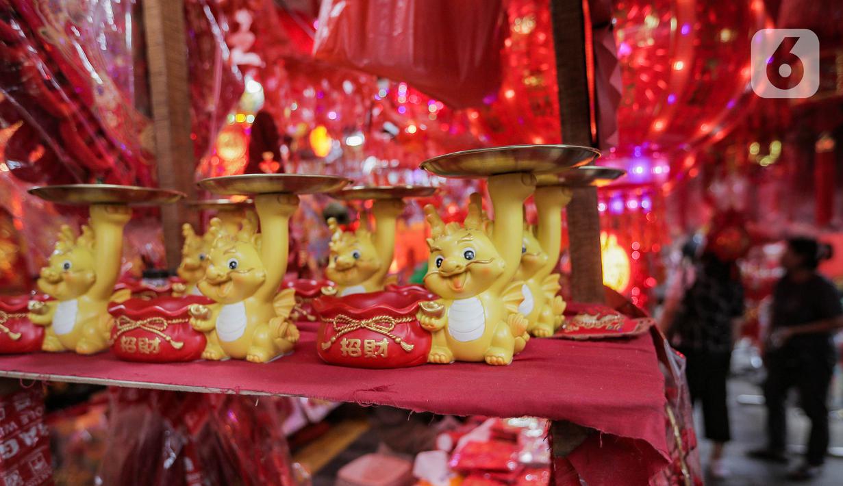 Sejumlah persiapan pun dilakukan warga keturunan Tionghoa untuk menyambut perayaan Imlek. (Liputan6.com/Angga Yuniar)