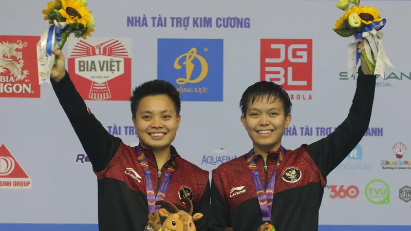 Apriyani Rahayu dan Siti Fadia Silva Ramadhanti berhasil menyabet medali emas di ajang bulutangkis SEA Games Vietnam 2021. (Photo credit : Persatuan Bulu Tangkis Seluruh Indonesia/Pbsi.id)