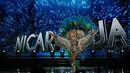 Wakil Nikaragua, Marina Jacoby menampilkan kostum nasionalnya di sesi Preliminary Show Miss Universe 2016 di Manila, Kamis (26/1). 86 kontestan akan kembali berkompetisi di malam final Miss Universe pada 30 Januari mendatang. (AP Photo/Bullit Marquez)