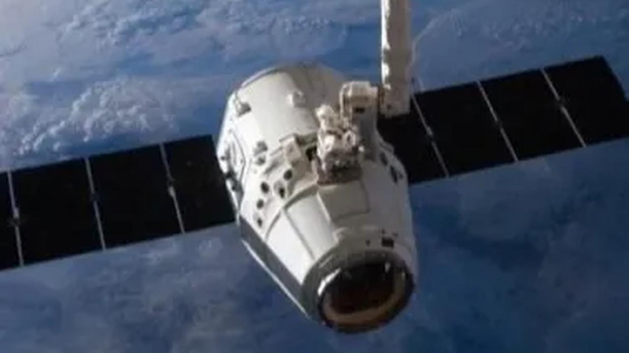 Starlink adalah nama jaringan satelit yang dikembangkan oleh perusahaan Spaceflight Swasta SpaceX untuk menyediakan internet murah ke lokasi terpencil.