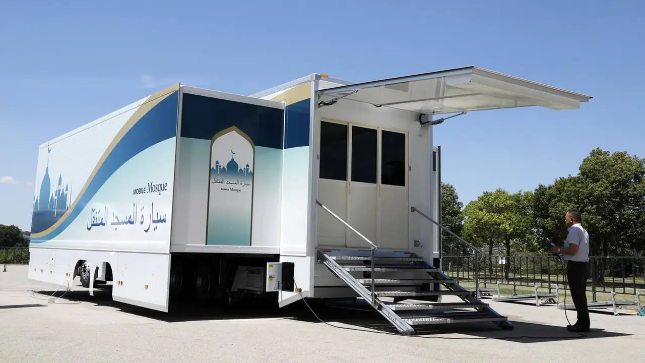 4 Potret Mobil Masjid Bikinan Jepang Untuk Olimpiade 2020