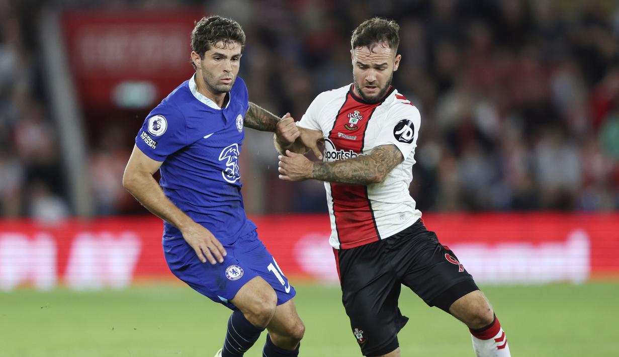 Bermain sebagai winger kiri, Armstrong layak disebut sebagai pemain paling merepotkan bagi Chelsea di laga ini. Mobilitas dan ketangguhannya membuat pemain Chelsea kewalahan. (AP/Ian Walton)