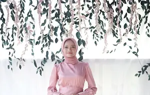 Dress Pink Brokat Transparan (Pinterest)