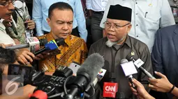 Ketua MKD, Surahman Hidayat memberikan keterangan pers usai bertemu Kapolda di Jakarta, Senin (1/3). Tujuan MKD mengklarifikasi penahanan terhadap anggota Komisi IV dari Fraksi PPP Fanny Safriansyah atau Ivan Haz. (Liputan6.com/Johan Tallo)