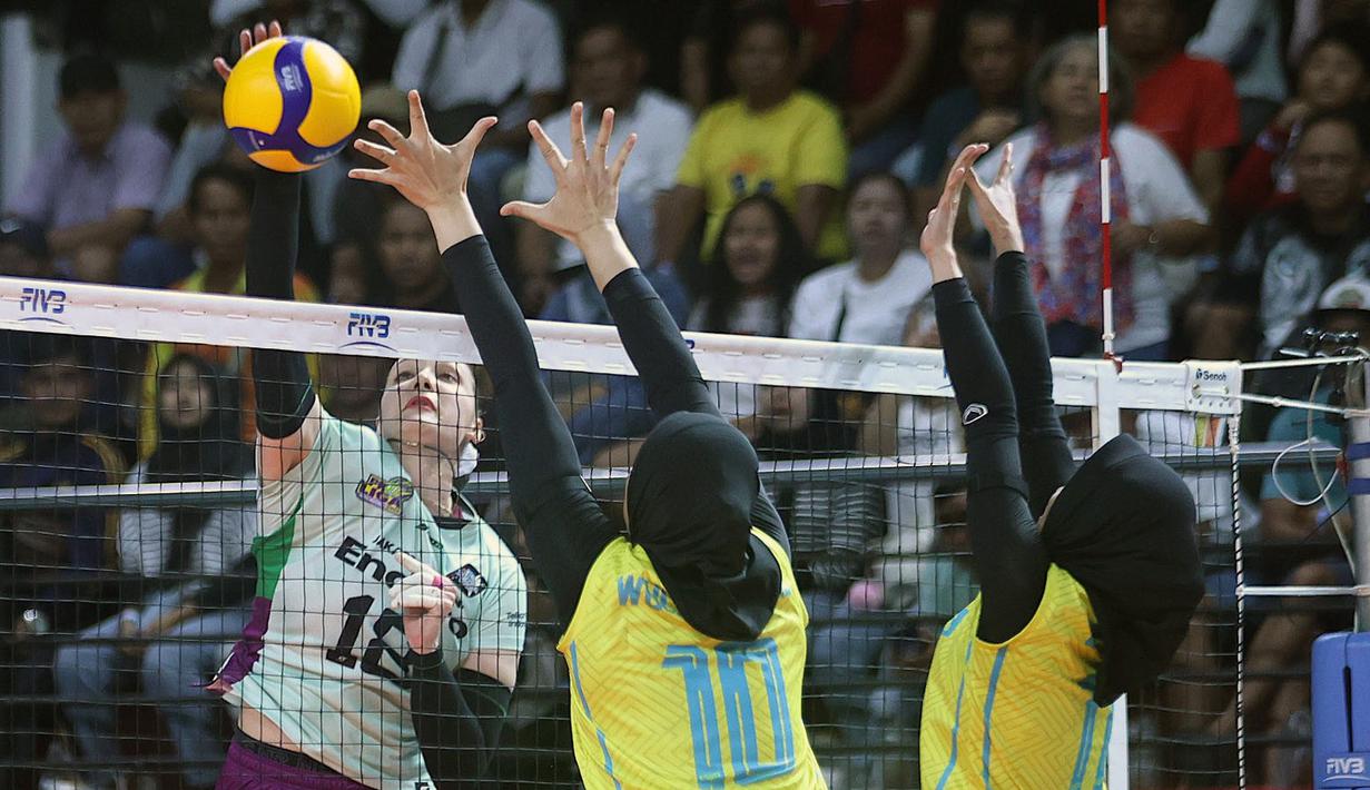JPE awalnya mampu mencuri kemenangan telak 25-15 pada set pertama. Mereka langsung menurunkan skuad terbaiknya sejak menit awal. Melalui kombinasi serangan dari Megawati Hangestri, Wilma Salas, dan Irina Voronkova yang dimotori setter Tisya Amallya mampu menghancurkan pertahanan Electric PLN. (Dok. PBVSI)