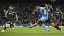 Dua menit selepas kembali dari ruang ganti, Manchester City sempat mencetak gol. Sayangnya, gol tersebut dianulir wasit lantaran Gabriel Jesus dalam posisi offside dan terbukti lewat VAR. (AP/Dave Thompson)