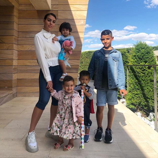 Segera Menikah Berapa Anak Yang Diinginkan Cristiano Ronaldo Dari Si Seksi Georgina Rodriguez Bola Liputan6 Com