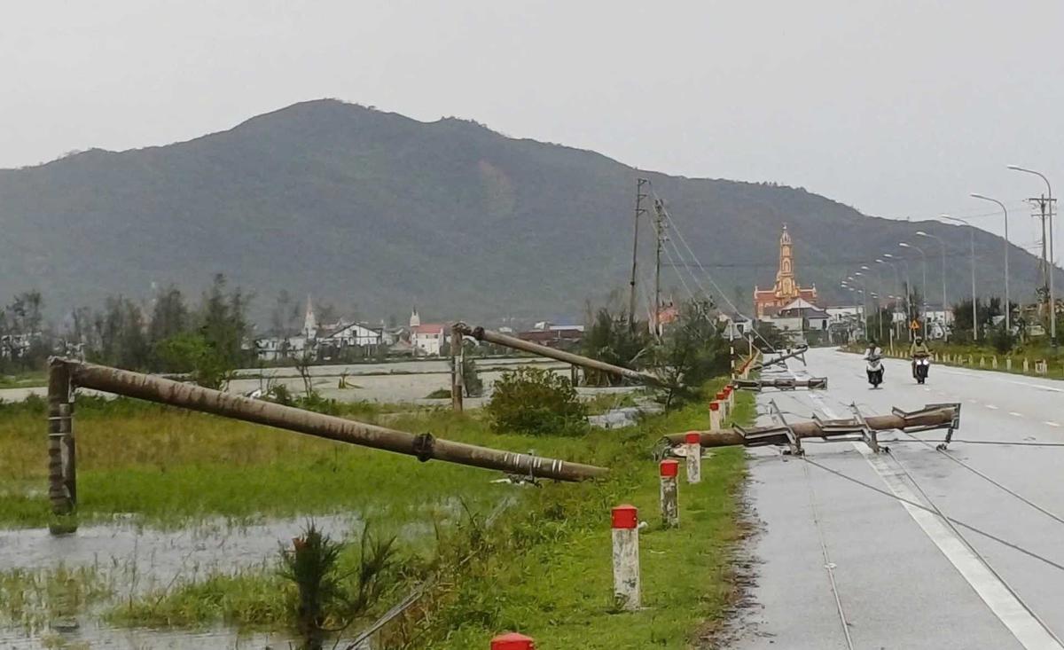 FOTO: Topan Bualoi Terjang Vietnam, 9 Tewas dan Puluhan Nelayan Hilang