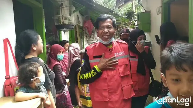 Ajak Istri Baru, Ini 7 Potret Kiwil Beri Bantuan ke Korban Banjir Malang dan Batu